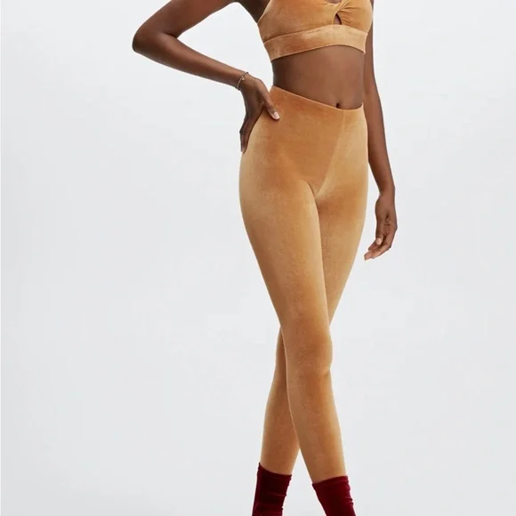 Fabletics 2 Piece set (Leggings & Bra) Velour Set Size Small - Picture 5 of 10